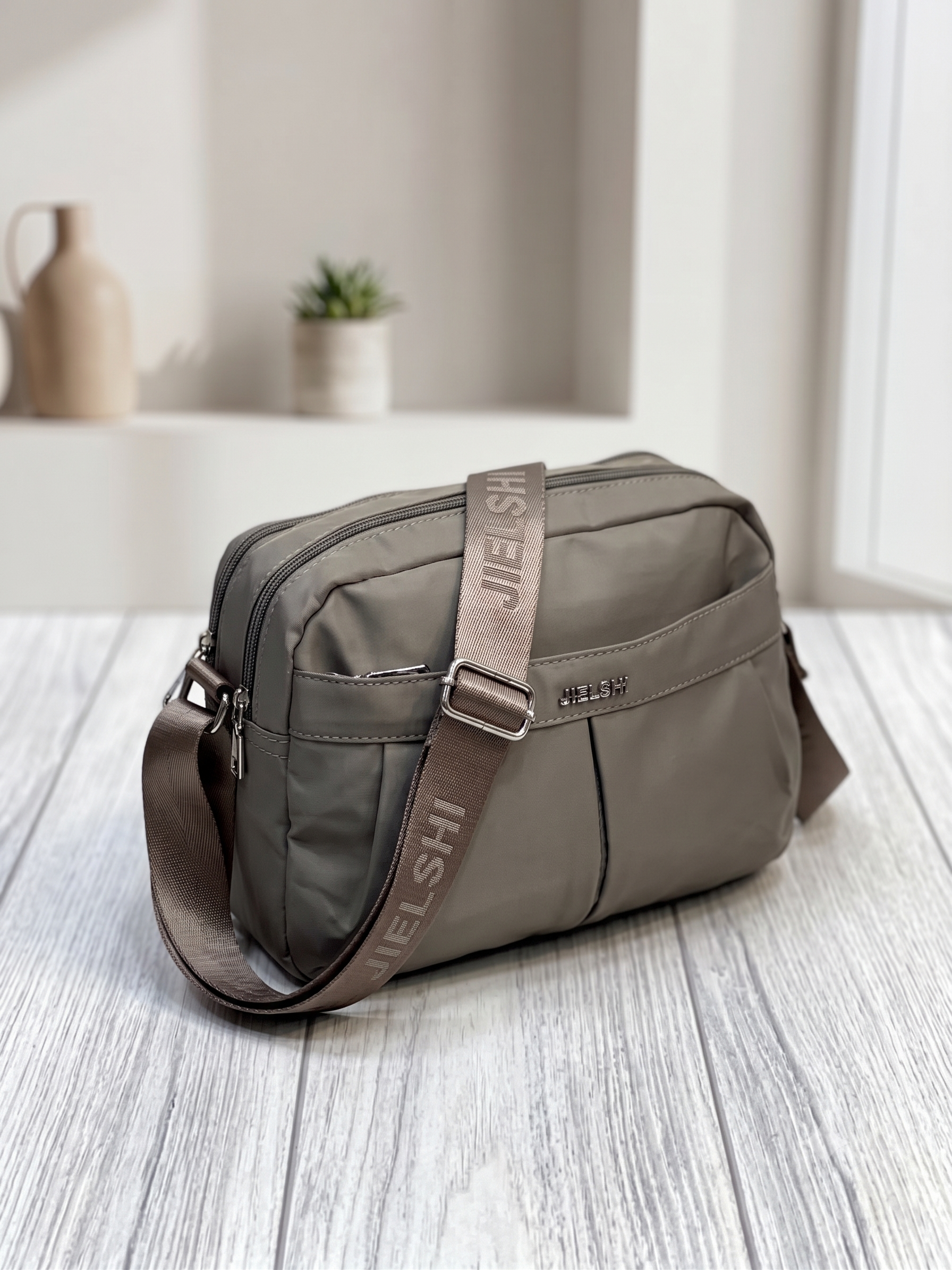 حقيبة كروس بودي رياضية مقاومة للماء (Waterproof) متعددة الجيوب 🎒