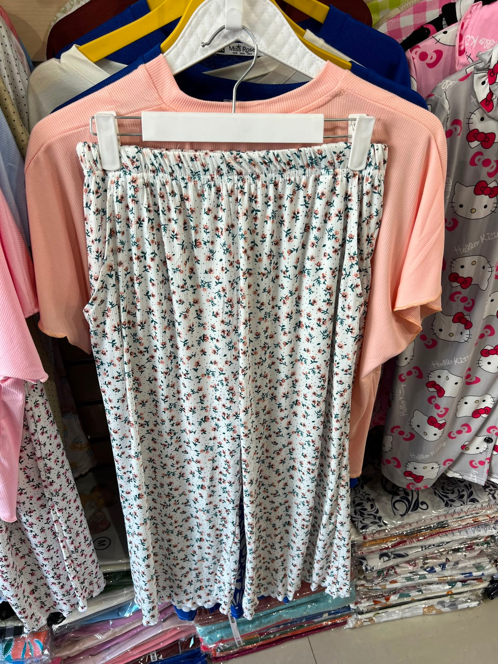 بيجامة صيفية قطنية قطعتين بنقشة الوردة  🌸✨